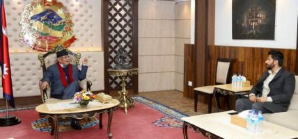 रवि लामिछानेले प्रधानमन्त्री दाहालसमक्ष बुझाए राजीनामा