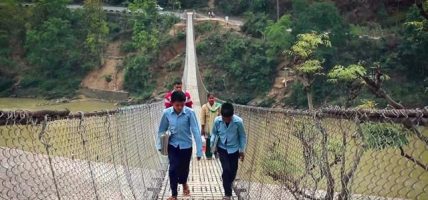सबै तुइन झोलुङ्गे पुलद्वारा विस्थापित